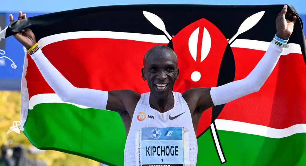 Eliud-Kipchoge-celebrates-Berlin-Marathon-victory-2022