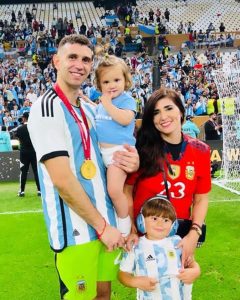 santiago-es-el-hijo-mayor-de-la-pareja-que-conforman-dibu-martinez-y-mandinha-es-el-hermano-de-la-pequena-ava-foto-redes-sociales-Z7MRTB5EGFFWNBBKTA5B2XAJTE