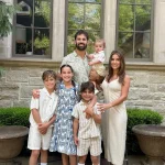 jessie-james-decker-family-outside-house-photo