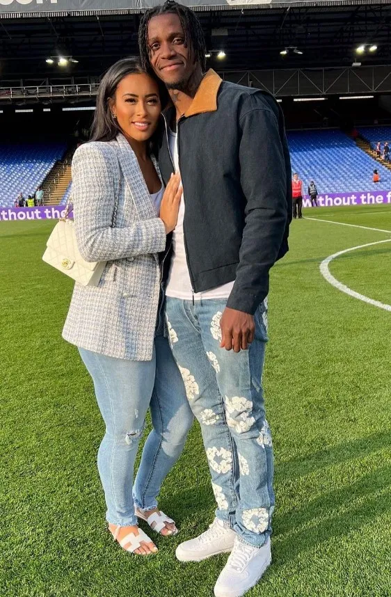 wilfried-zaha-jets-off-stag-827079407